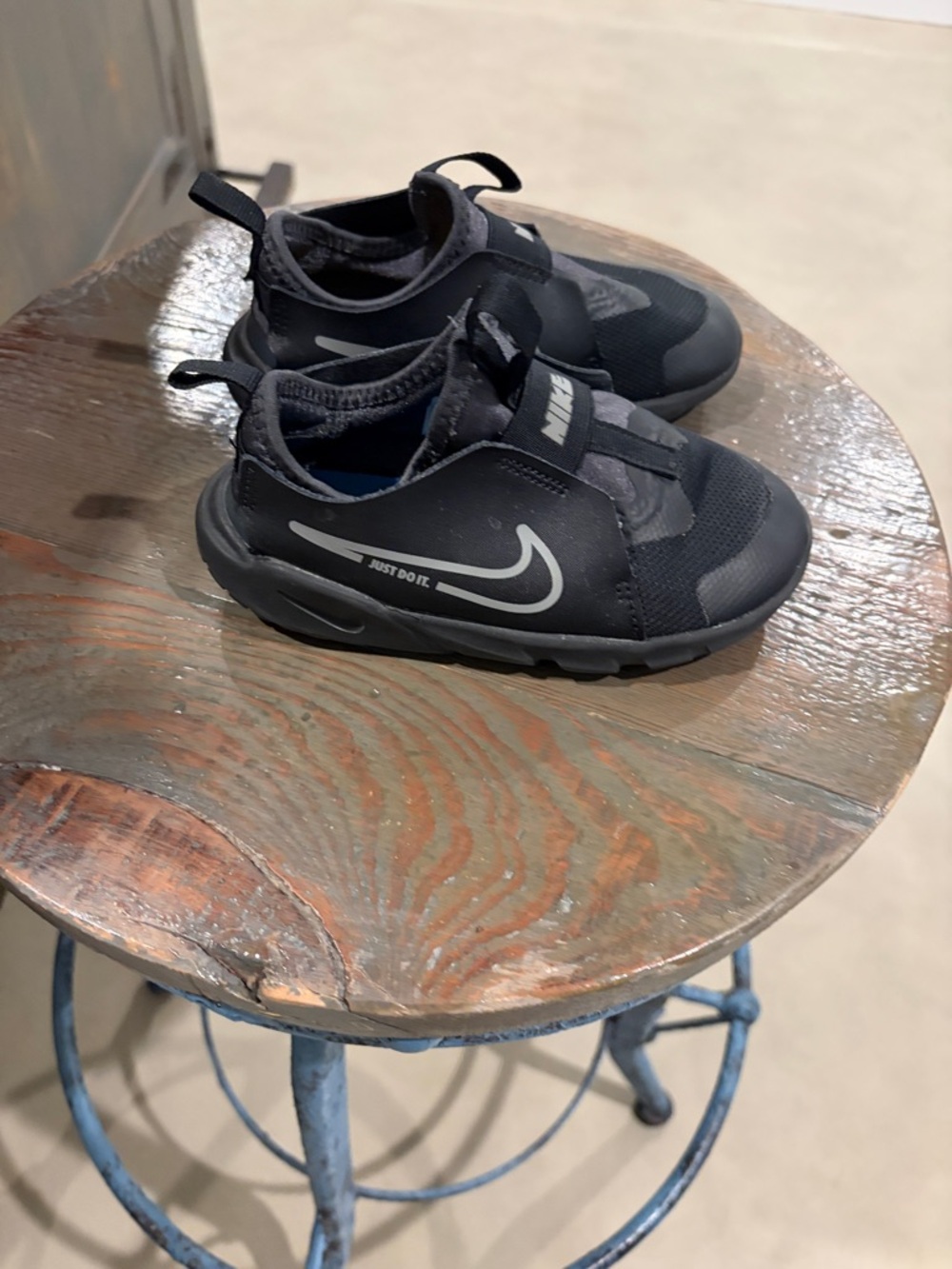 Nike Kids Black Slip-On Sneakers with Reflective Swoosh